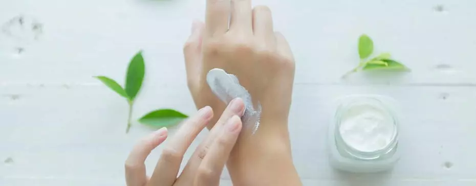 Eczéma, psoriasis, acné… Une crème CBD est-elle efficace contre les problèmes de peau ?